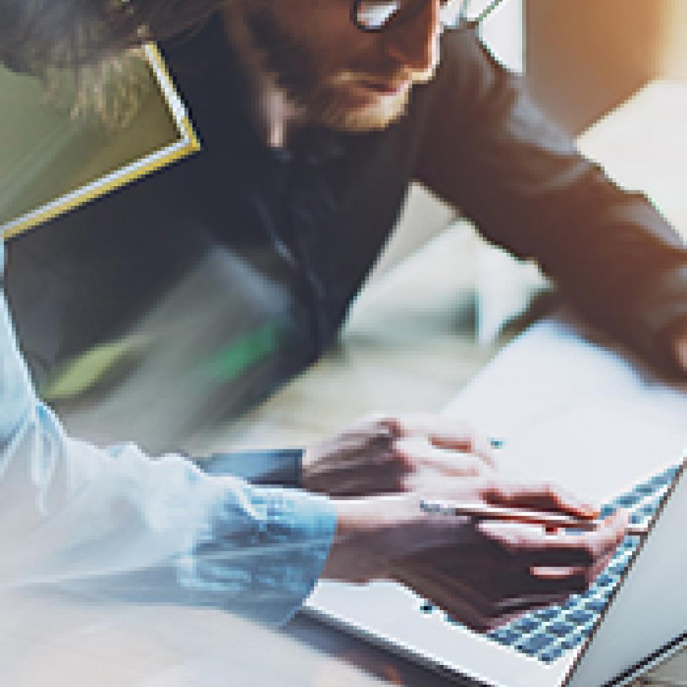 Cepar researchers analysing data online